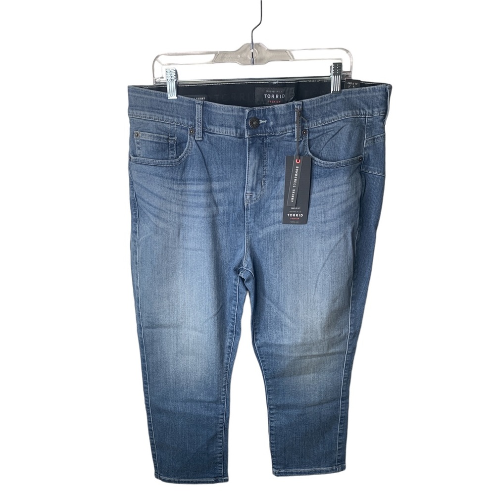 Torrid Bombshell Skinny Cropped Jeans Medium Light Wash Elastic Waist Size 18